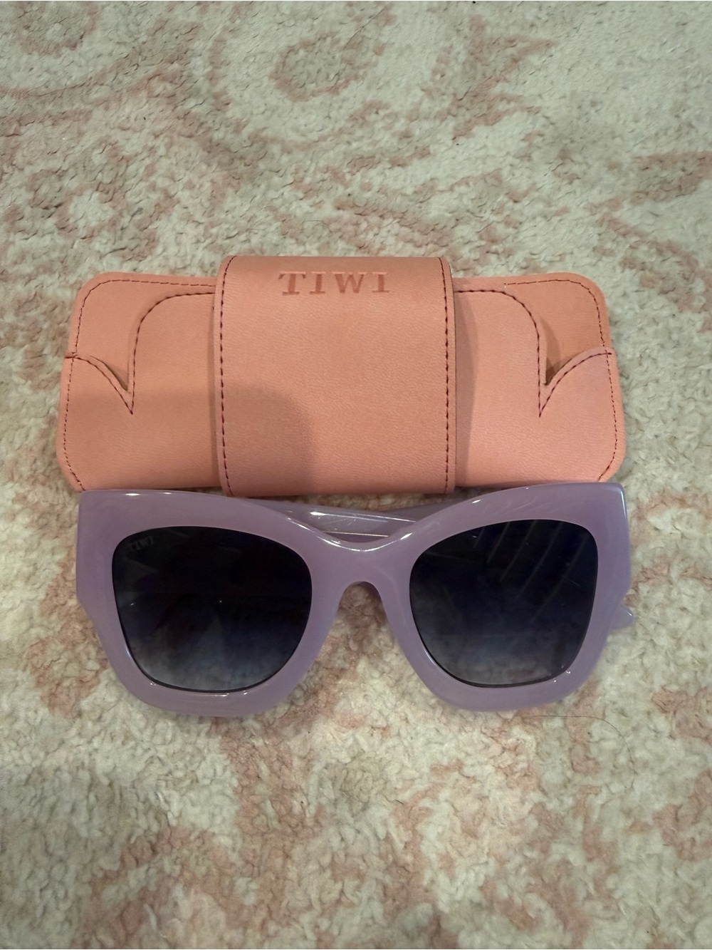 TIWI Lilac Cat-Eye Sunglasses with Pink Case